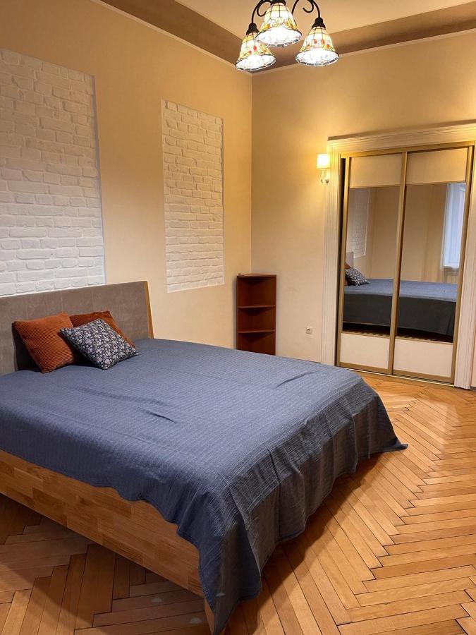 Happy Apartment On Kopernik 30 Lviv Ngoại thất bức ảnh